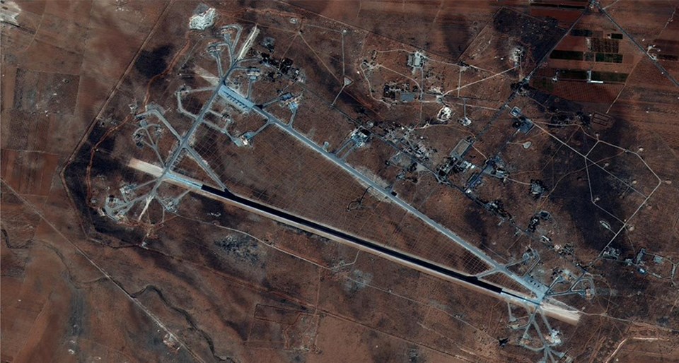 ABD Humus'taki Şaryat Hava Üssü'nü füzelerle vurdu - 4