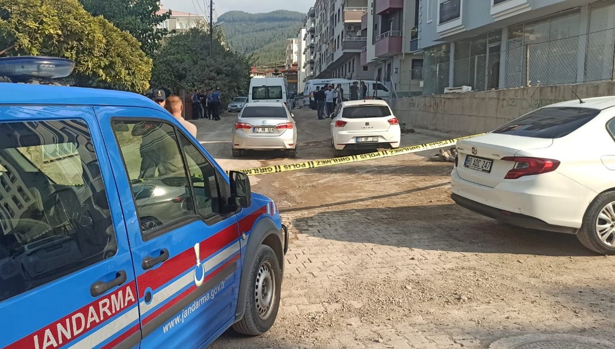 Uyuşturucu operasyonunda jandarmaya ateş açıldı: 1 şehit, 2 yaralı Uyuşturucu operasyonunda jandarmaya ateş açıldı: 1 şehit, 2 yaralı