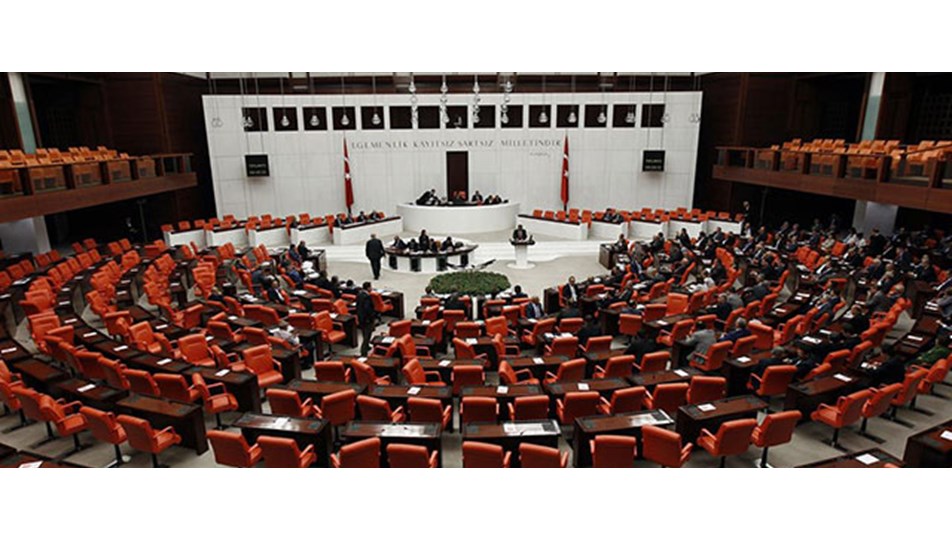 Beklenen 'torba yasa' Meclis'ten geçti