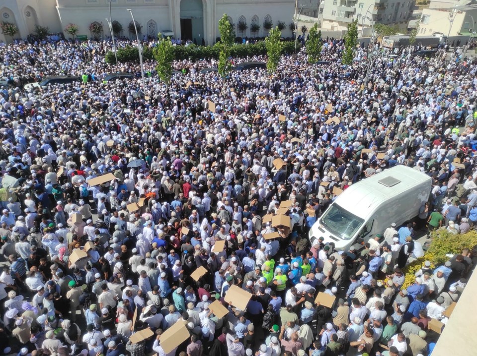 Menzil cemaati lideri Abdulbaki Erol son yolculuğuna uğurlandı - 2