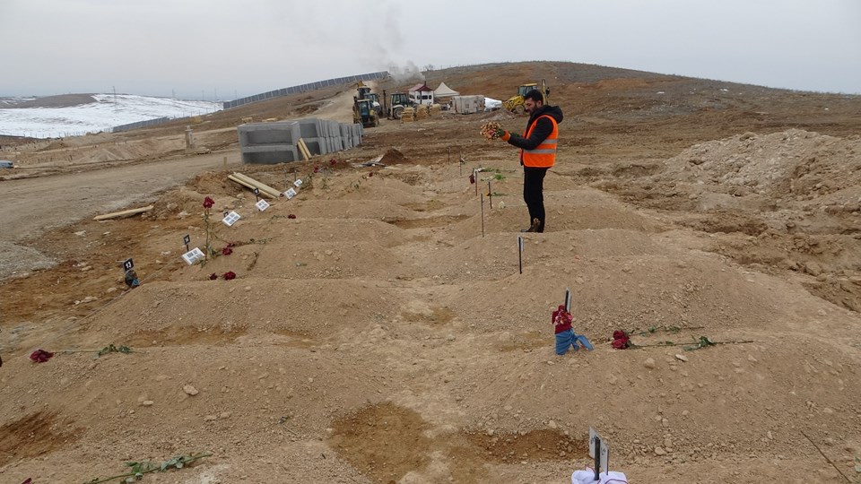 Depremde iki dağın arasında kalan 48 kişi hayatını kaybetti - 1