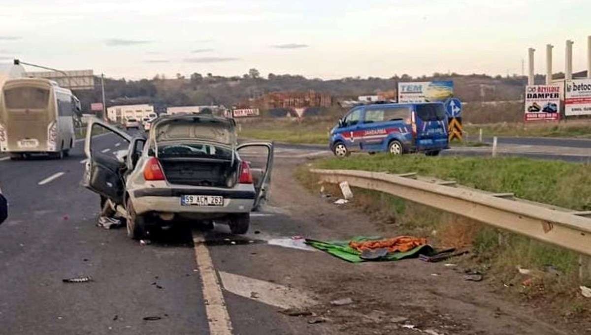 Işık ihlali yapan kamyon, otomobile çarptı: 1 ölü, 2 yaralı Işık ihlali yapan kamyon, otomobile çarptı: 1 ölü, 2 yaralı