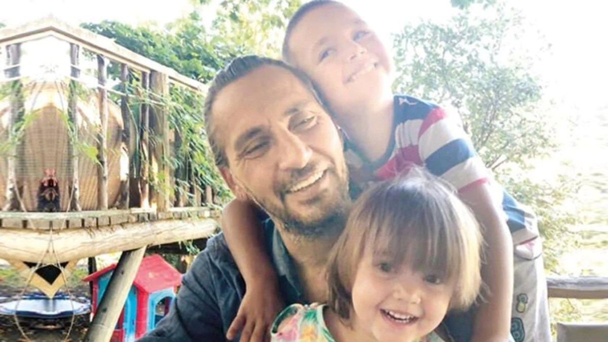 Ahmet Serdar Oral ve çocukları