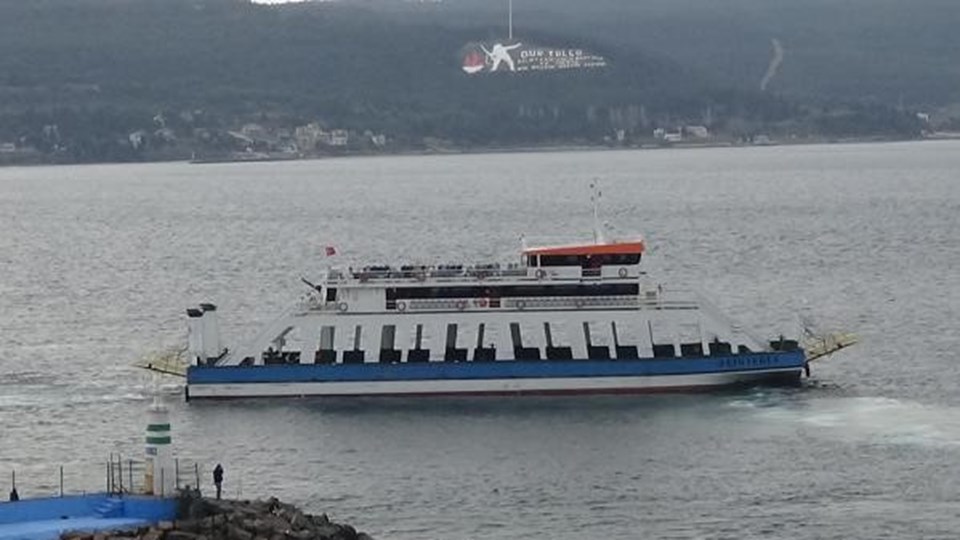 Çanakkale'de feribot seferlerine 'fırtına' engeli - 1