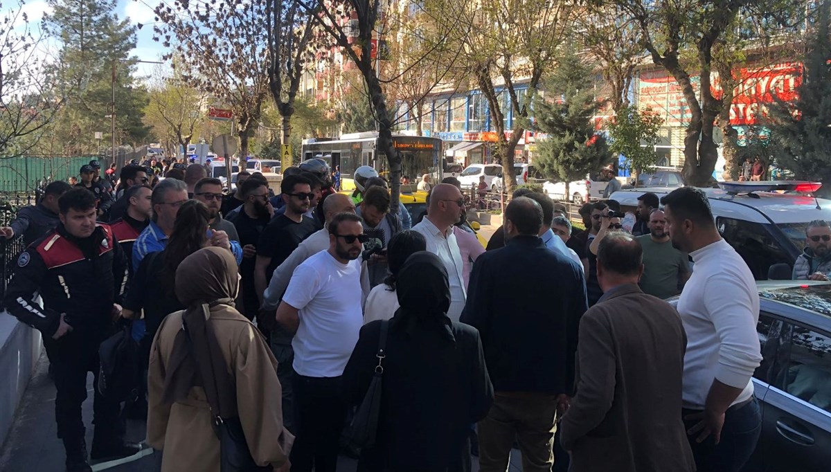 Siirt'te seçim kutlamasında yasa dışı slogana 9 gözaltı