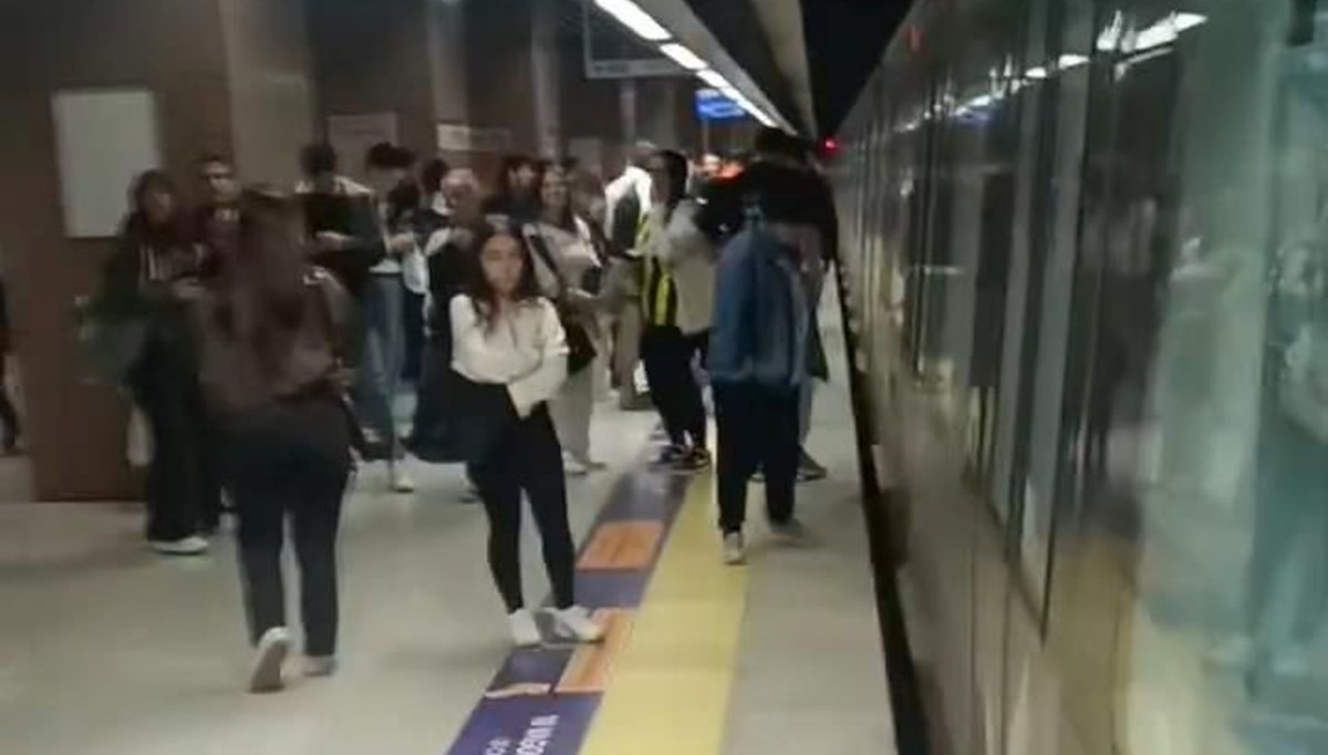 Marmaray'da intihar girişimi: Seferlerde aksama yaşanıyor Marmaray'da intihar girişimi: Seferlerde aksama yaşanıyor