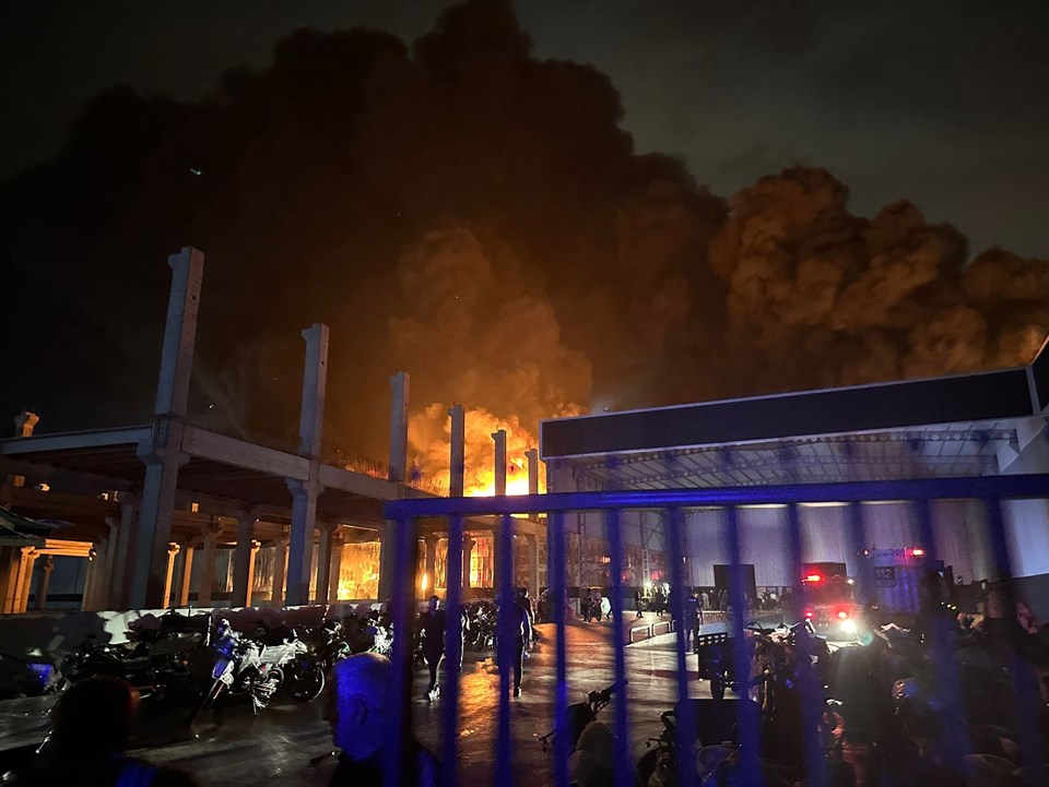 Adana’da motosiklet fabrikasında yangın: Büyük çaplı hasar meydana geldi - 3