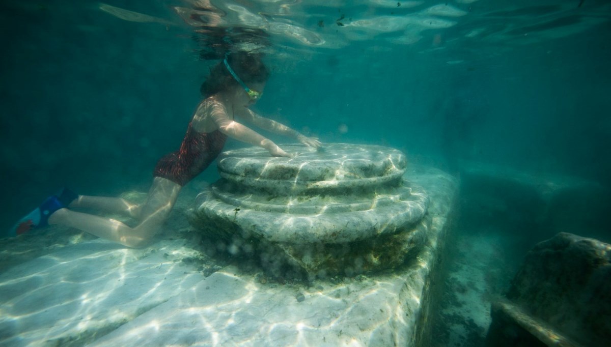 Pamukkale’deki antik termal havuza yoğun ilgi Pamukkale’deki antik termal havuza yoğun ilgi