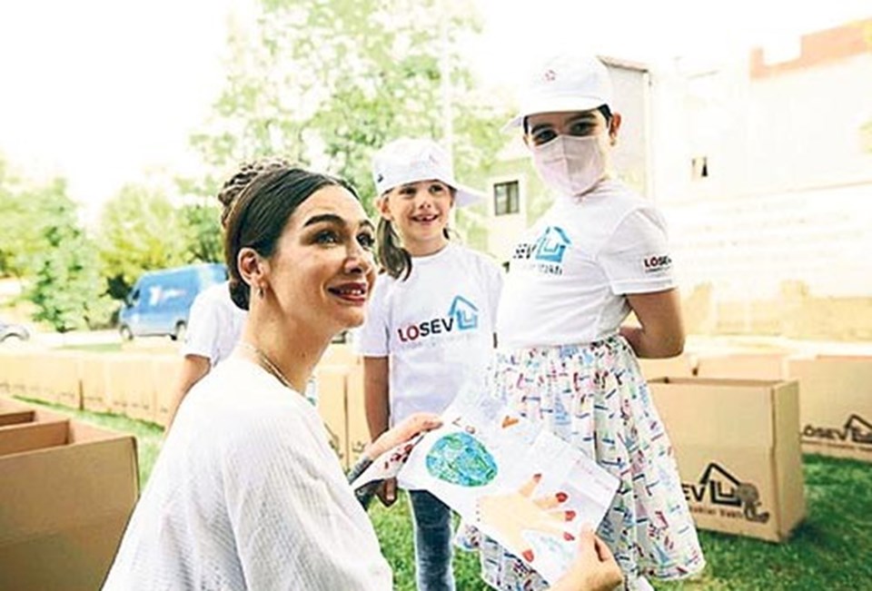 Birce Akalay�dan LÖSEV’e ziyaret Magazin Haberleri NTV