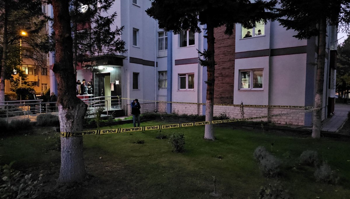 Dokuzuncu kattan düşen lise öğrencisi İpek, hayatını kaybetti Dokuzuncu kattan düşen lise öğrencisi İpek, hayatını kaybetti