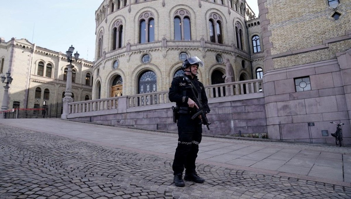 Norveç'te Ortadoğu etkisi: Polis artık silah taşıyacak Norveç'te Ortadoğu etkisi: Polis artık silah taşıyacak