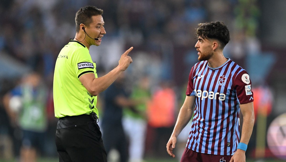 Trabzonspor Kulübü Başkanı Ertuğrul Doğan'dan hakem tepkisi: Sahaya direkt Beşiktaş formasıyla çıksaydı Trabzonspor Kulübü Başkanı Ertuğrul Doğan'dan hakem tepkisi: Sahaya direkt Beşiktaş formasıyla çıksaydı