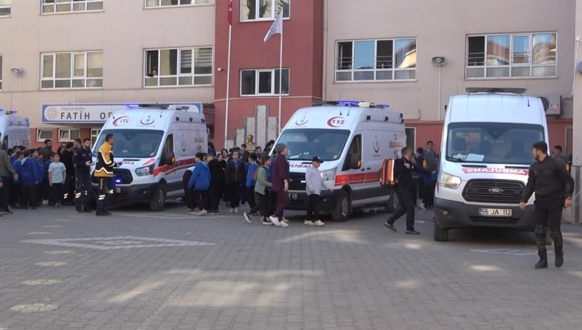 Okulda gıda zehirlenmesi şüphesi: 9 öğrenci hastanelik oldu Okulda gıda zehirlenmesi şüphesi: 9 öğrenci hastanelik oldu