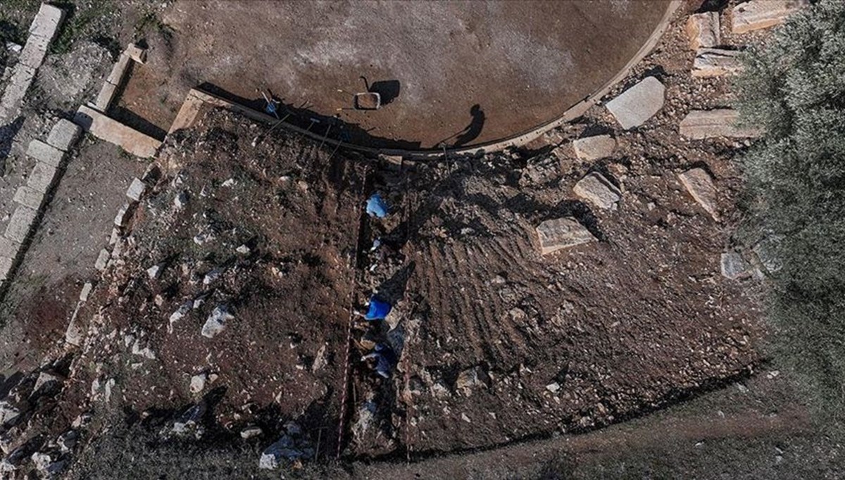 Gölyazı'daki antik tiyatroda Gölyazı'daki antik tiyatroda