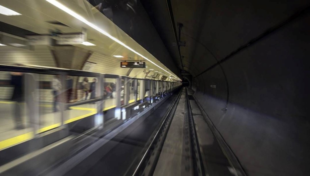 İstanbul'da M3 Metro Hattı'nda arıza: Yoğunluk oluştu