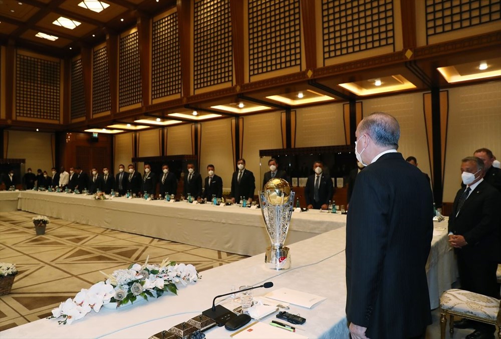 Cumhurbaşkanı Erdoğan, Beşiktaş yöneticilerini ve futbolcularını kabul etti - 3