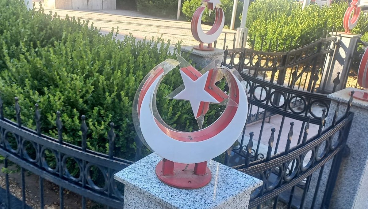 Ay yıldız figürlerine saldırı Ay yıldız figürlerine saldırı