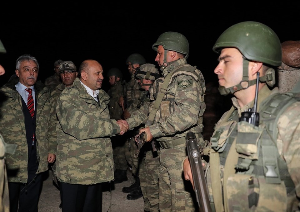 Bakan Fikri Işık, Dağlıca'daki askerlerle sahur yaptı - 2