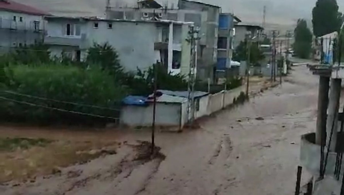 Van’da sağanak yağış sele neden oldu: 13 evi su bastı Van’da sağanak yağış sele neden oldu: 13 evi su bastı