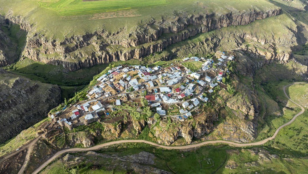 "Kale köy" yıllardır Tunçkaya köyü sakinlerini ağırlıyor