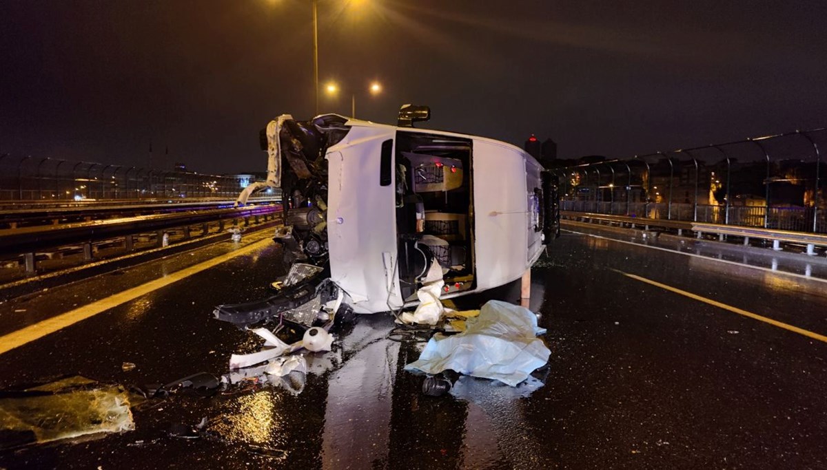 TEM'de servis minibüsü devrildi: 1 ölü, 1 yaralı