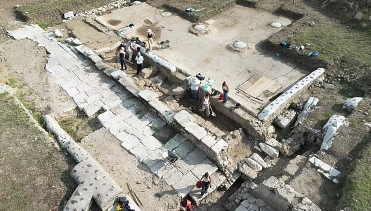 İtalya'da terk edilmiş Roma kasabası bin 500 yılın ardından bulundu İtalya'da terk edilmiş Roma kasabası bin 500 yılın ardından bulundu