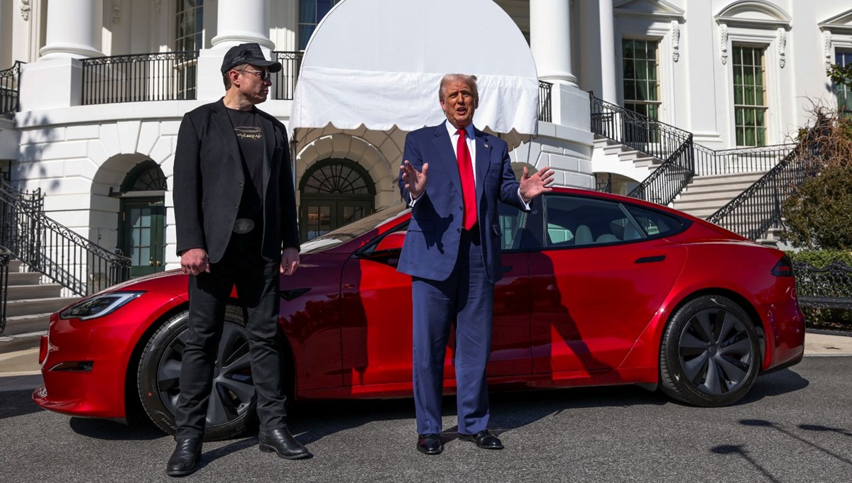 Trump'tan Musk'a destek: Bir Tesla satın aldı