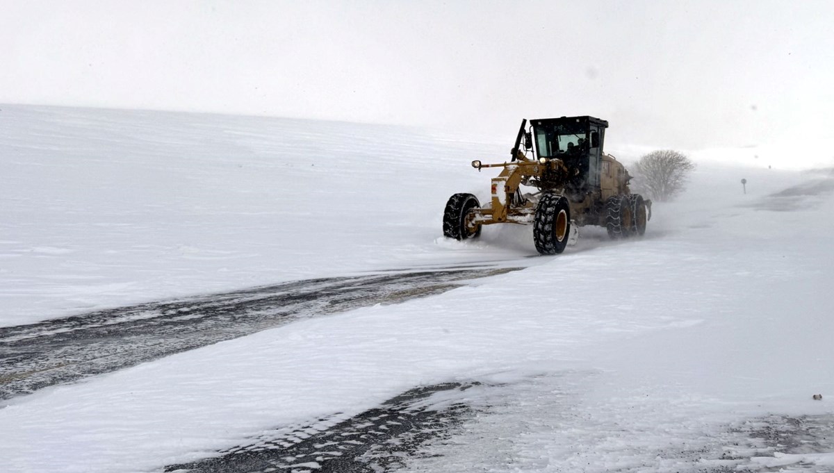 Ardahan-Şavşat kara yolu ulaşıma açıldı Ardahan-Şavşat kara yolu ulaşıma açıldı