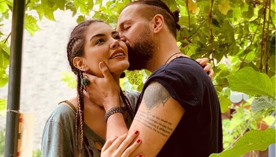 Oyuncu çift Gaye Turgut Evin ile Deniz Evin bebek bekliyor