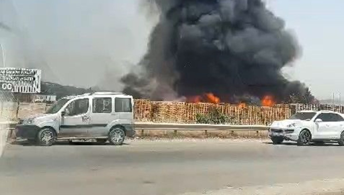 Gebze'deki palet fabrikasında yangın
