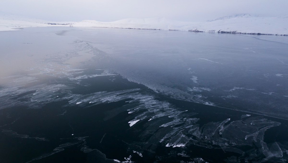 40 kilometrekarelik alana sahip Nazik Gölü dondu