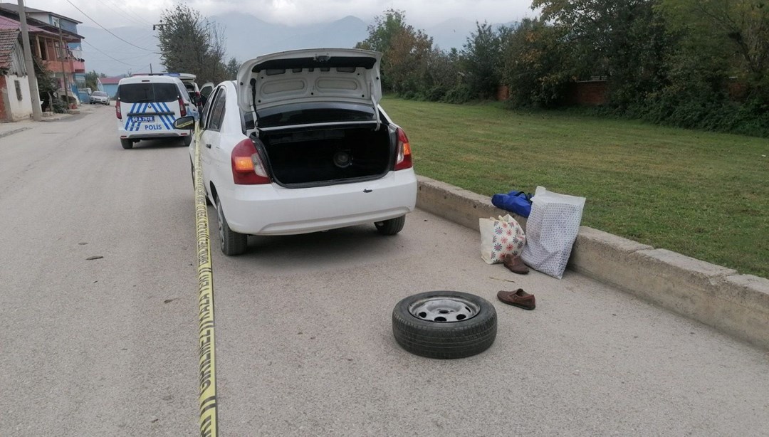 Lastiği değiştirirken kafasına bijon anahtarı fırladı, hayatını kaybetti