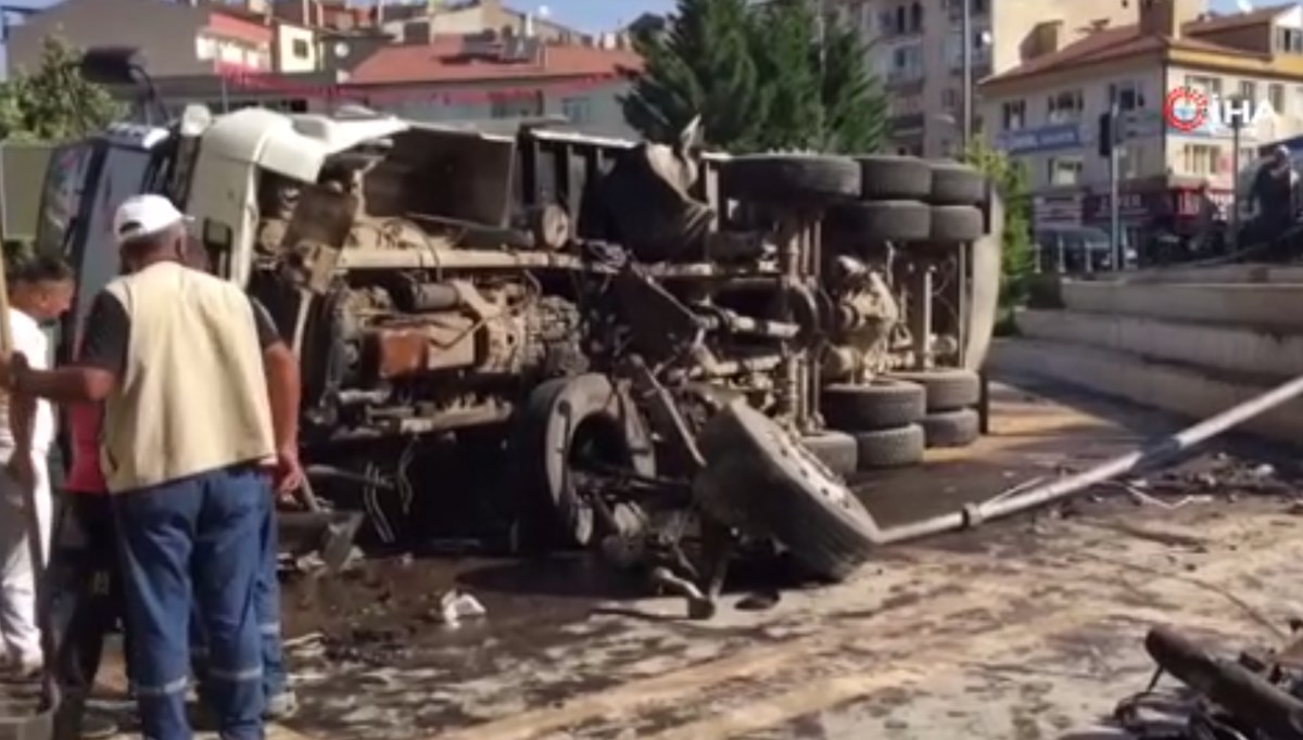 Kayseri'de faciadan dönüldü: Freni patlayan kamyon ilçe meydanına uçtu