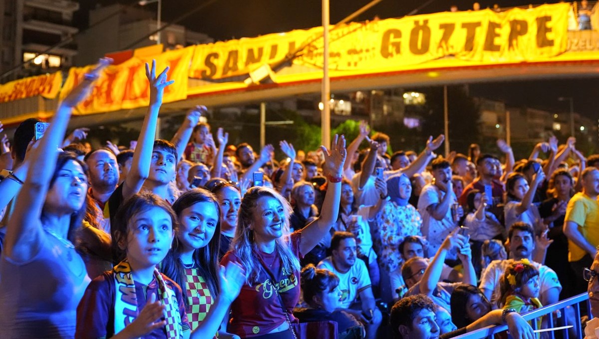 Göztepe taraftarıyla kavuşuyor Göztepe taraftarıyla kavuşuyor