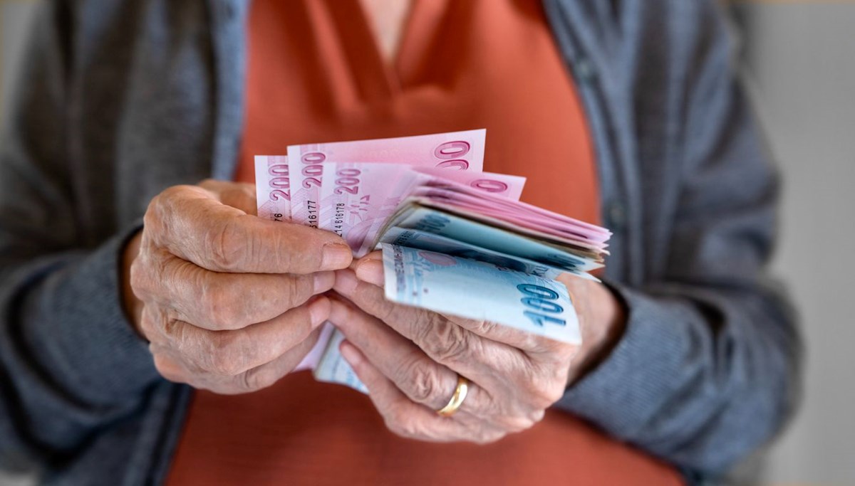 Memur ve emekli maaş farkı ödemeleri 2025: Zamlı maaş farkları ne zaman yatacak? 1969 TL en düşük emekli maaşı zam farkı ne zaman ödenecek?