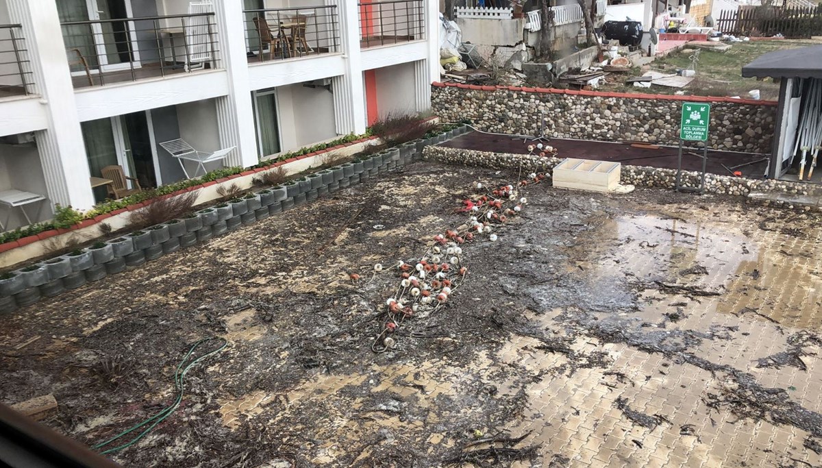 Enez’de deniz taştı: İş yerleri ve yolları su bastı