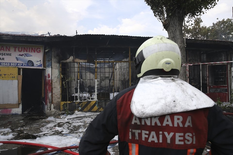 Ankara'da yangın: Çok sayıda işyeri küle döndü - 1
