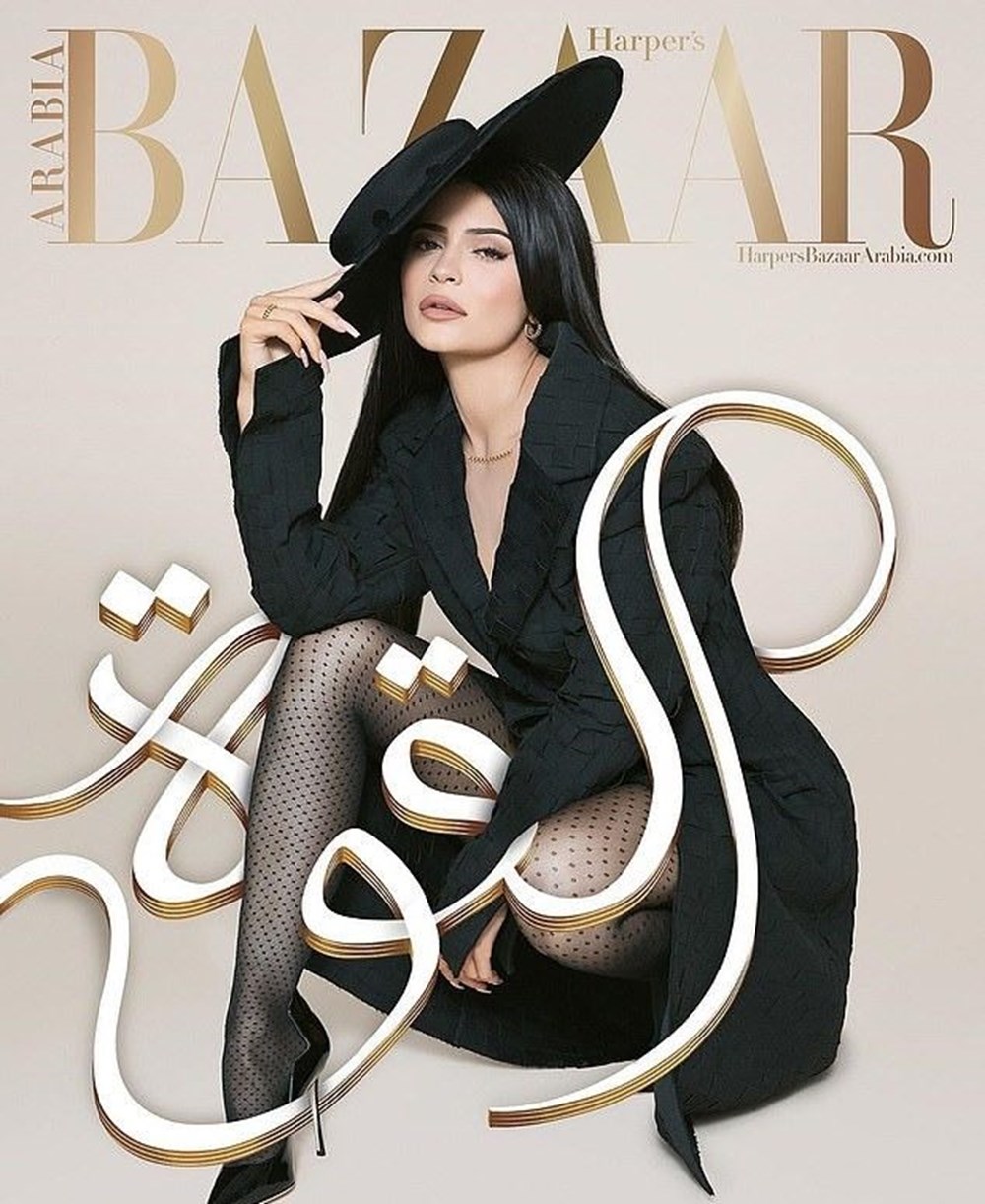 En genç milyarder Kylie Jenner annesi ve kızıyla dergi kapağında - 1