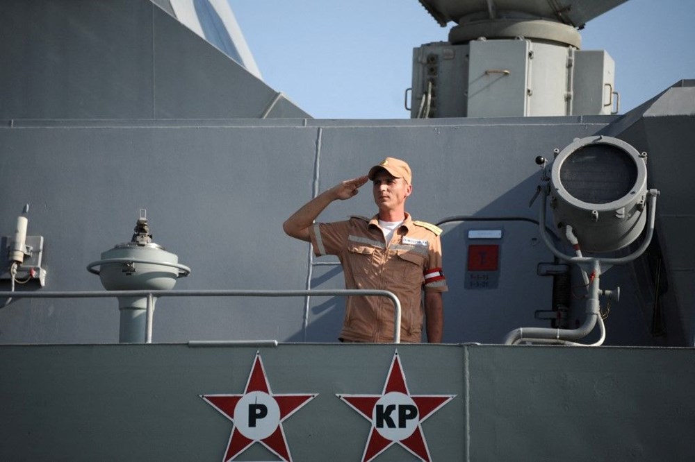 Suriye'de Rusya'ya yer yok: Tahliye gemileri Tartus Limanı'nda! - 1