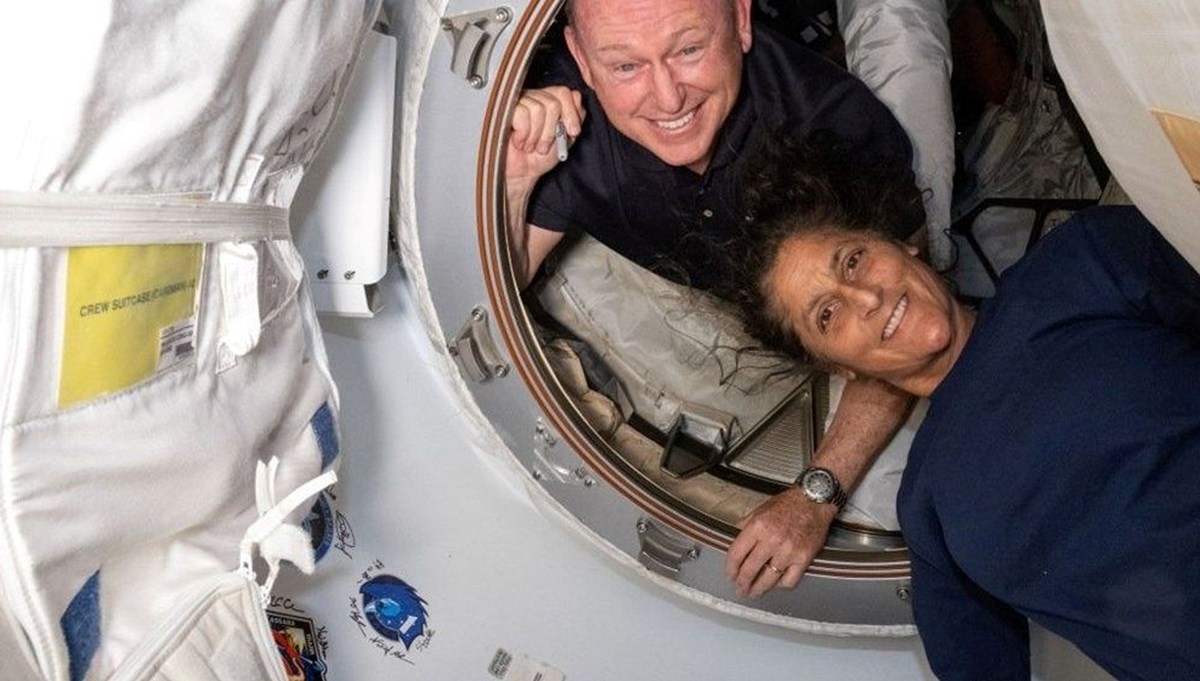 Astronotları kurtarma görevi başladı: Ekip başarılı şekilde ISS'ye kenetlendi! Astronotları kurtarma görevi başladı: Ekip başarılı şekilde ISS'ye kenetlendi!