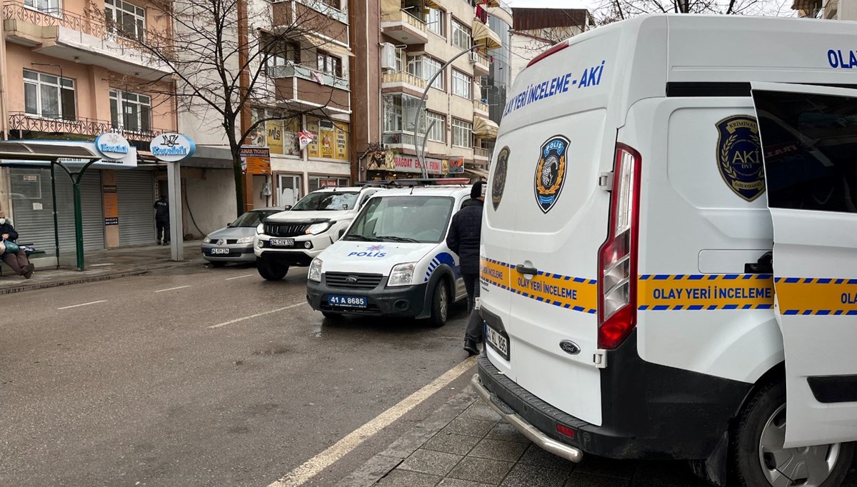 Kadıköy'de evde silahla vurulmuş halde bulunan adam hayatını kaybetti