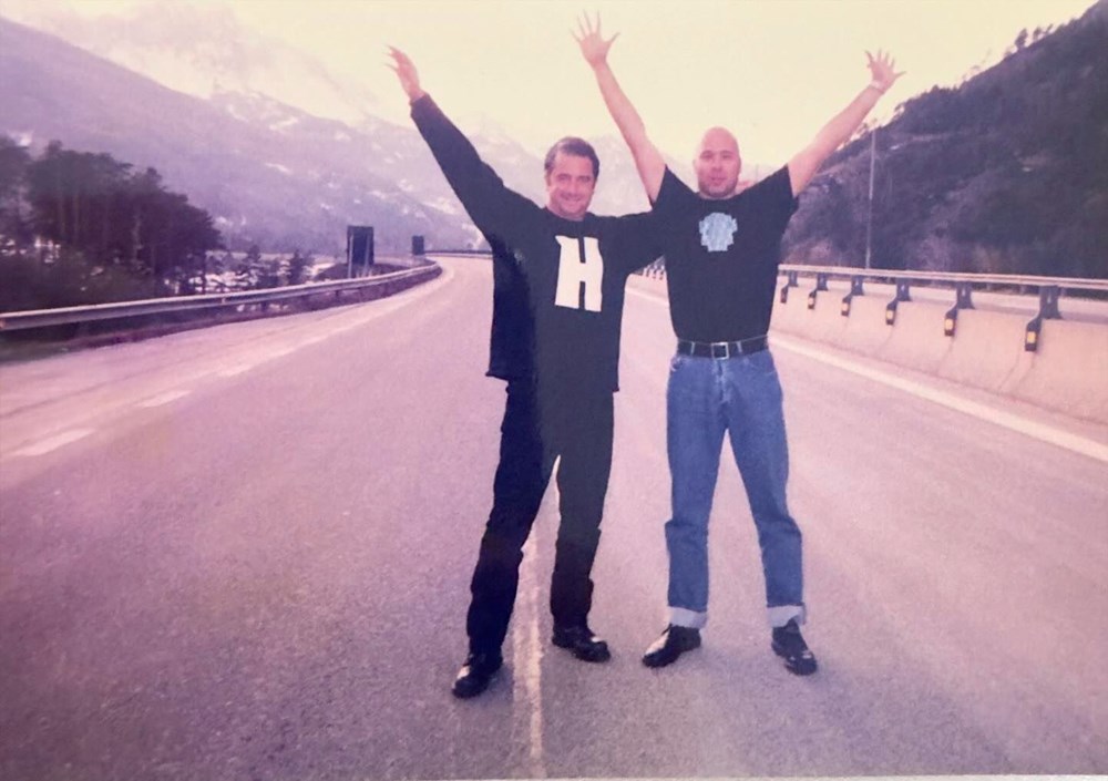 Su Burcu Yazgı Coşkun'dan nostaljik kare (Ünlülerin çocukluk ve gençlik halleri) - 137