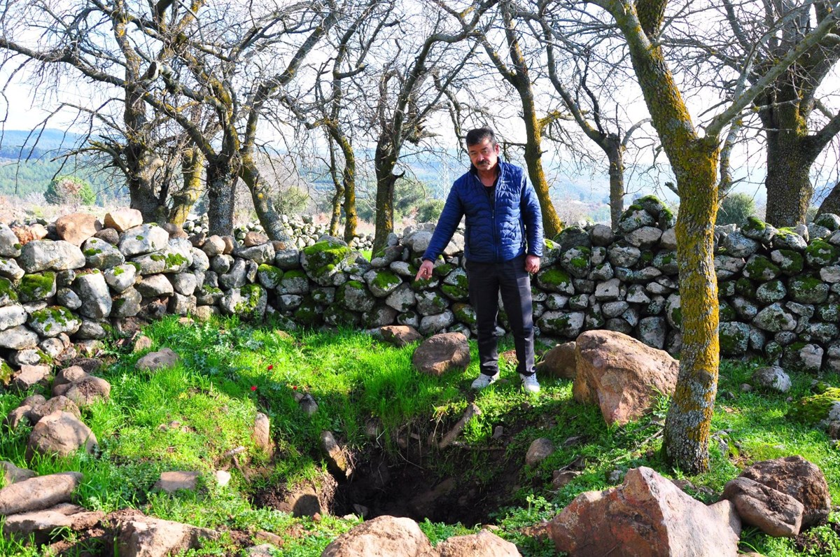 Tarihi mezarlıkta defineci tahribatı