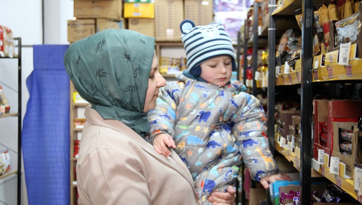 Azimli anne sigortalı işini bırakıp dükkan açtı: Bebeğini reyonlar arasında büyüttü Azimli anne sigortalı işini bırakıp dükkan açtı: Bebeğini reyonlar arasında büyüttü