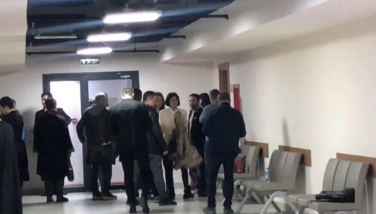 Bahar ve Nihal Candan kardeşler tutuklama kararının ardından sinir krizi geçirdi Bahar ve Nihal Candan kardeşler tutuklama kararının ardından sinir krizi geçirdi