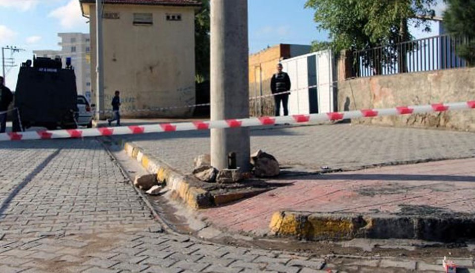 Okul önüne konulan mayın korkuttu - 1