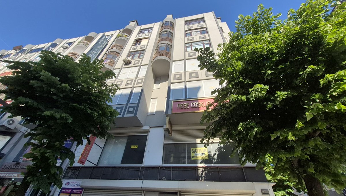 Binadan kopan beton kadını yaraladı