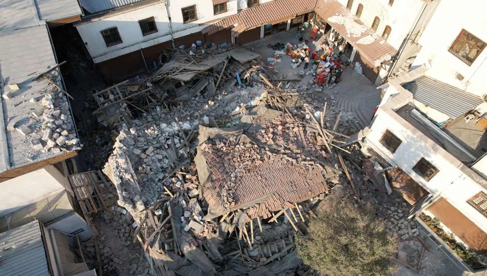405 yıllık Tarihi Saraçhane Camii deprem yıkıldı