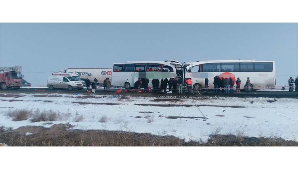 Igdir Da Iki Yolcu Otobusu Carpisti 8 Olu Ntv