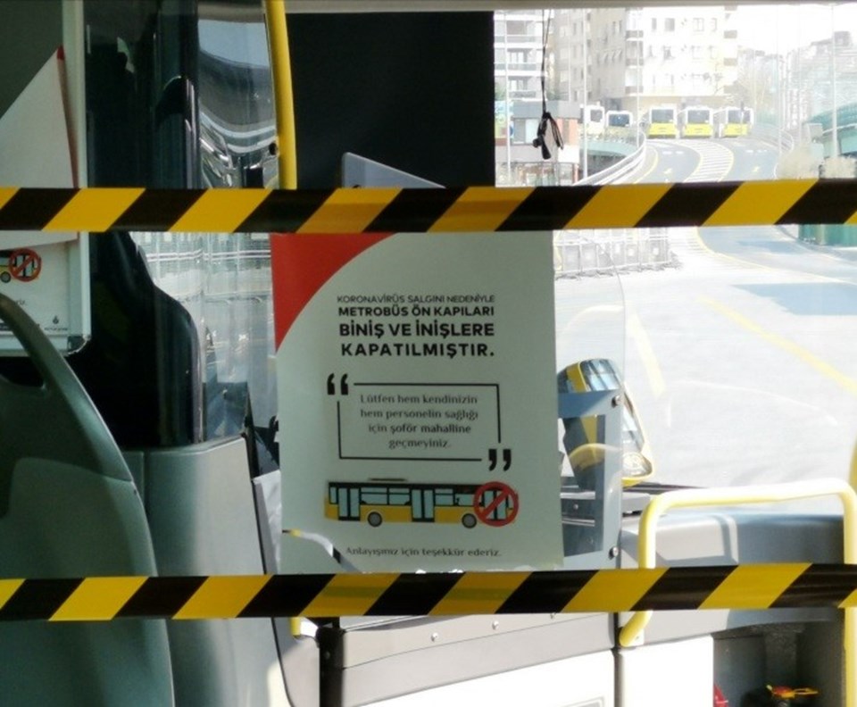 Metrobüs şoförleri corona virüse karşı koruyucu tulum giydi - 1